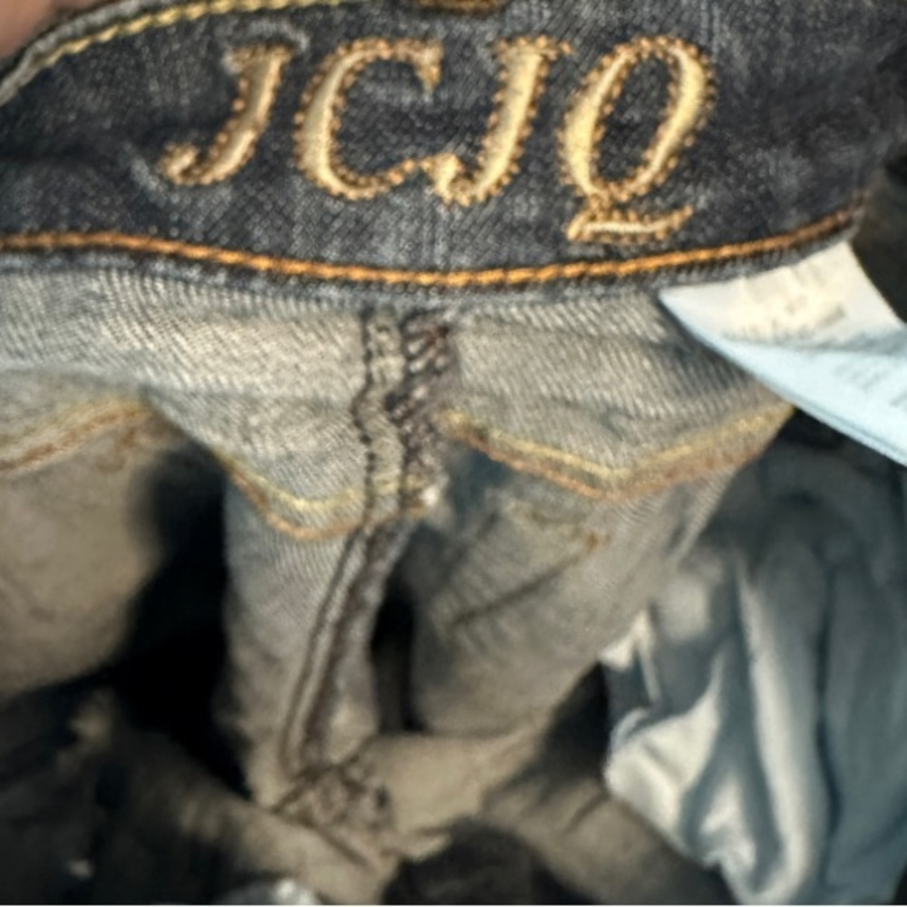 JCJQ Destroyed‎ Jeans - Picture 6 of 8
